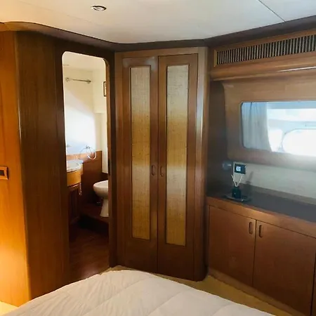 Botel Davidon Yacht *